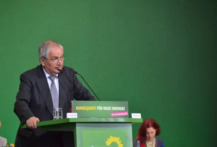 کلاوس توپفر، وزیر سابق محیط زیست آلمان، در سن ۸۵ سالگی درگذشت 33 کلاوس توپفر، وزیر سابق محیط زیست آلمان، در سن ۸۵ سالگی درگذشت