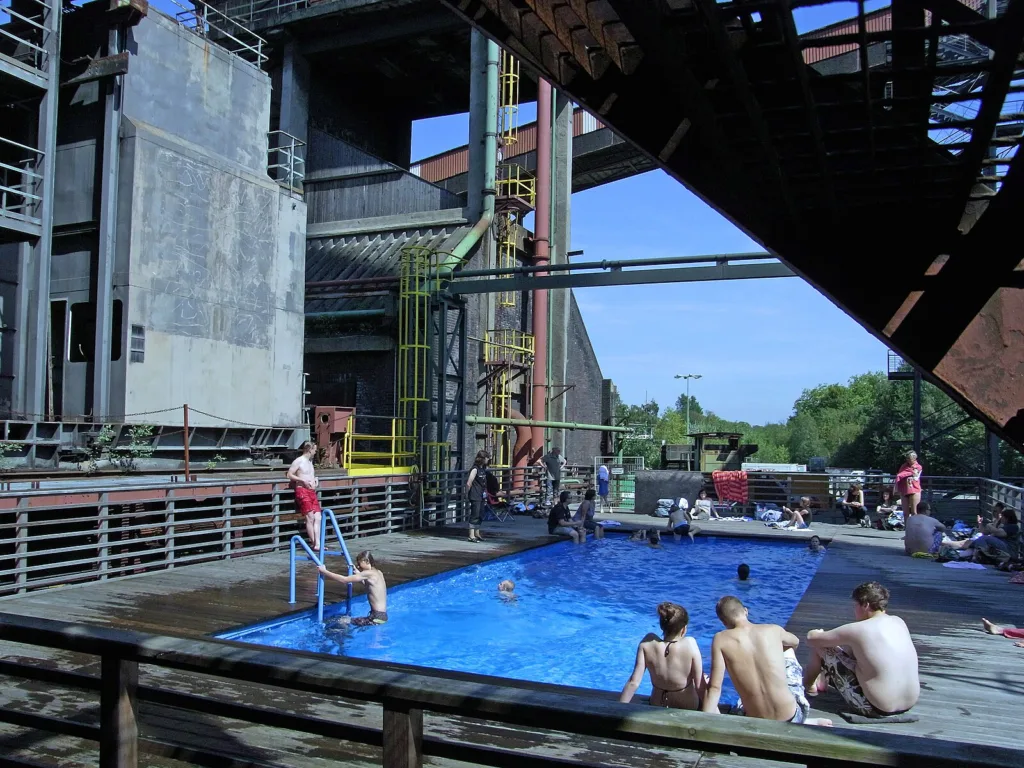 اسن: استخر کارخانجات زولفراین (Werksschwimmbad Zollverein)